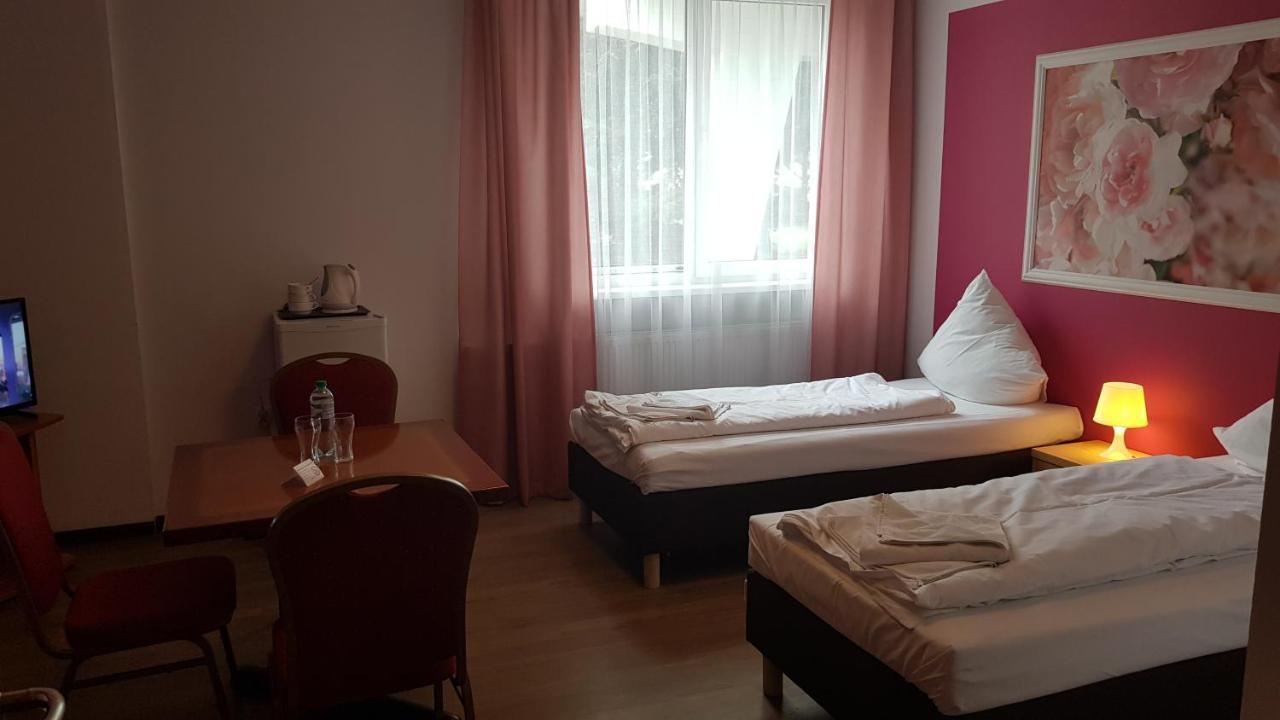 Hotelik Kameleon Pokoje Goscinne Jawor Exterior photo