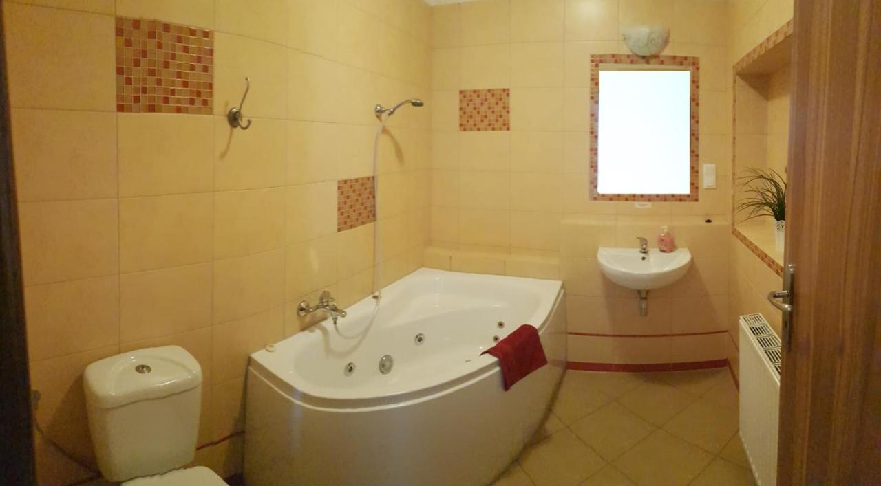 Hotelik Kameleon Pokoje Goscinne Jawor Exterior photo